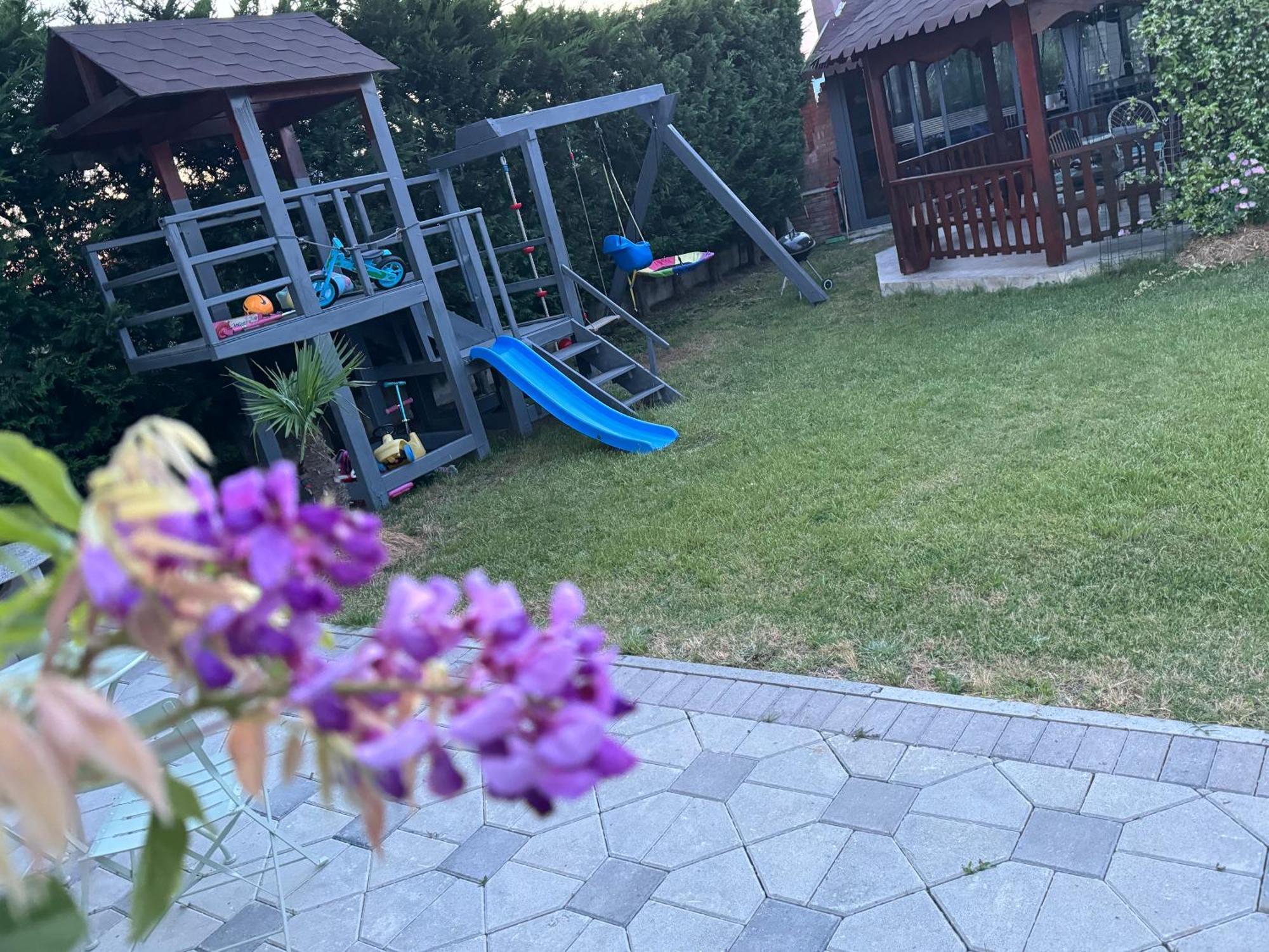 Kunevain Guest House Lezhë Екстериор снимка