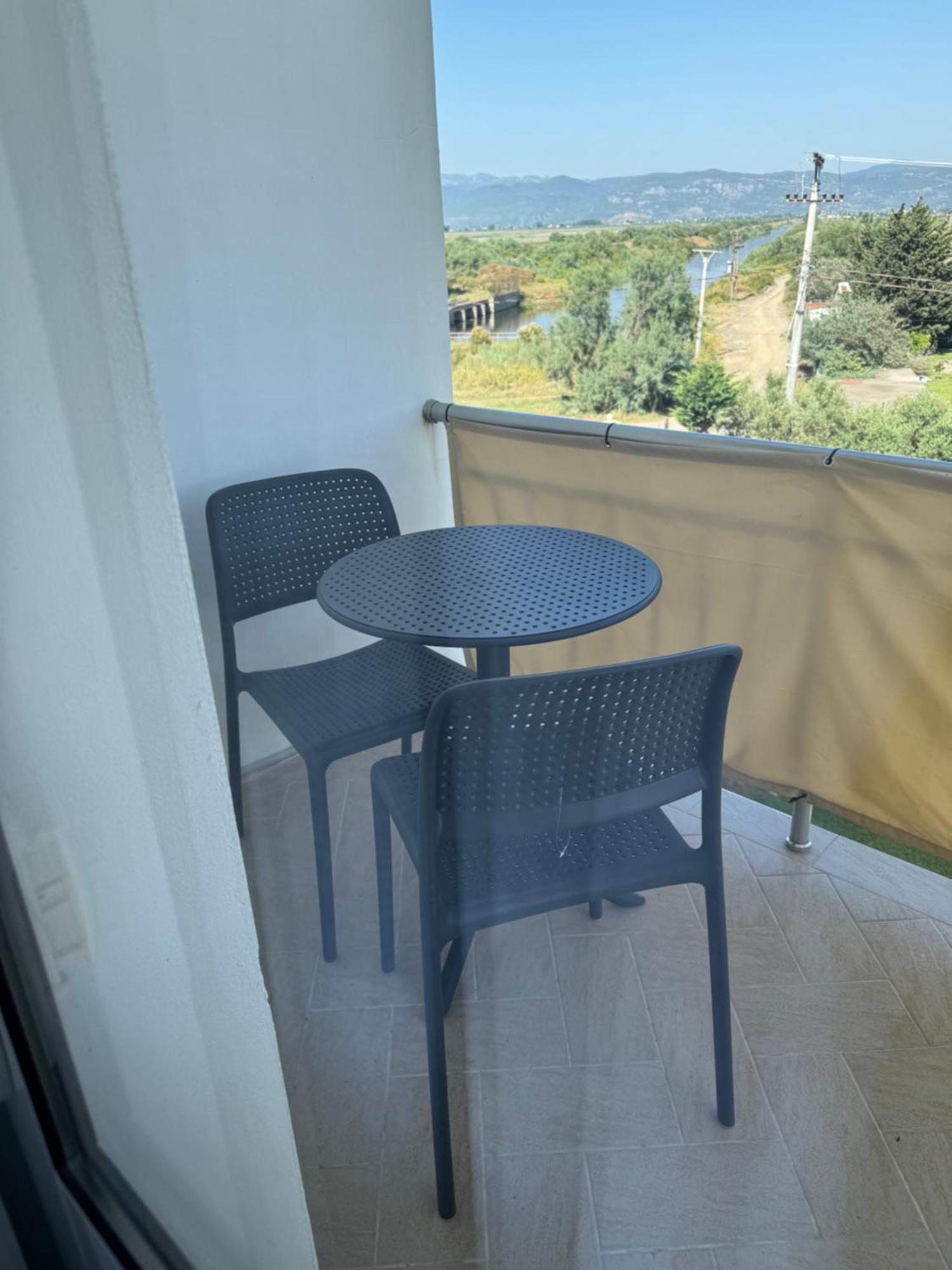 Kunevain Guest House Lezhë Екстериор снимка