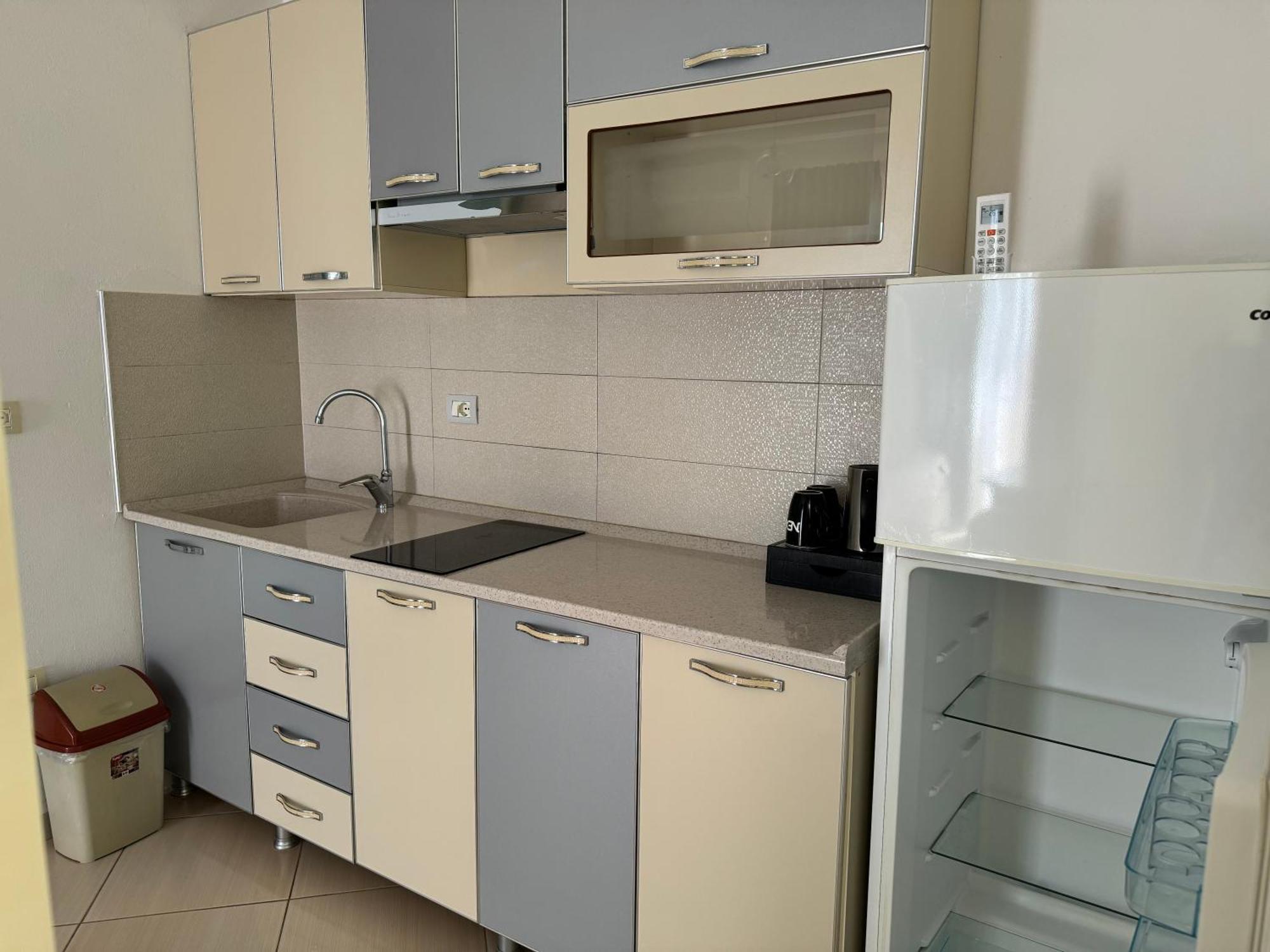 Kunevain Guest House Lezhë Екстериор снимка