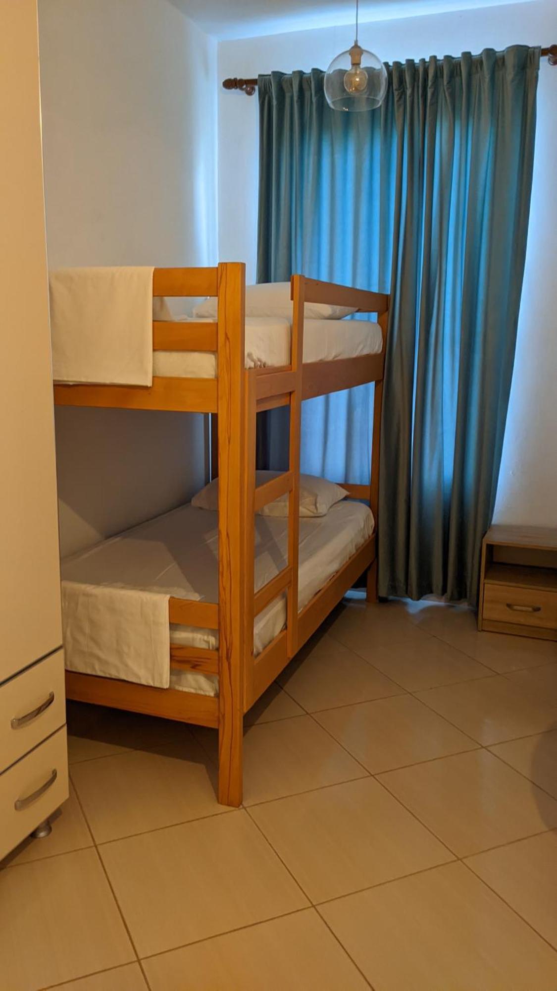 Kunevain Guest House Lezhë Екстериор снимка