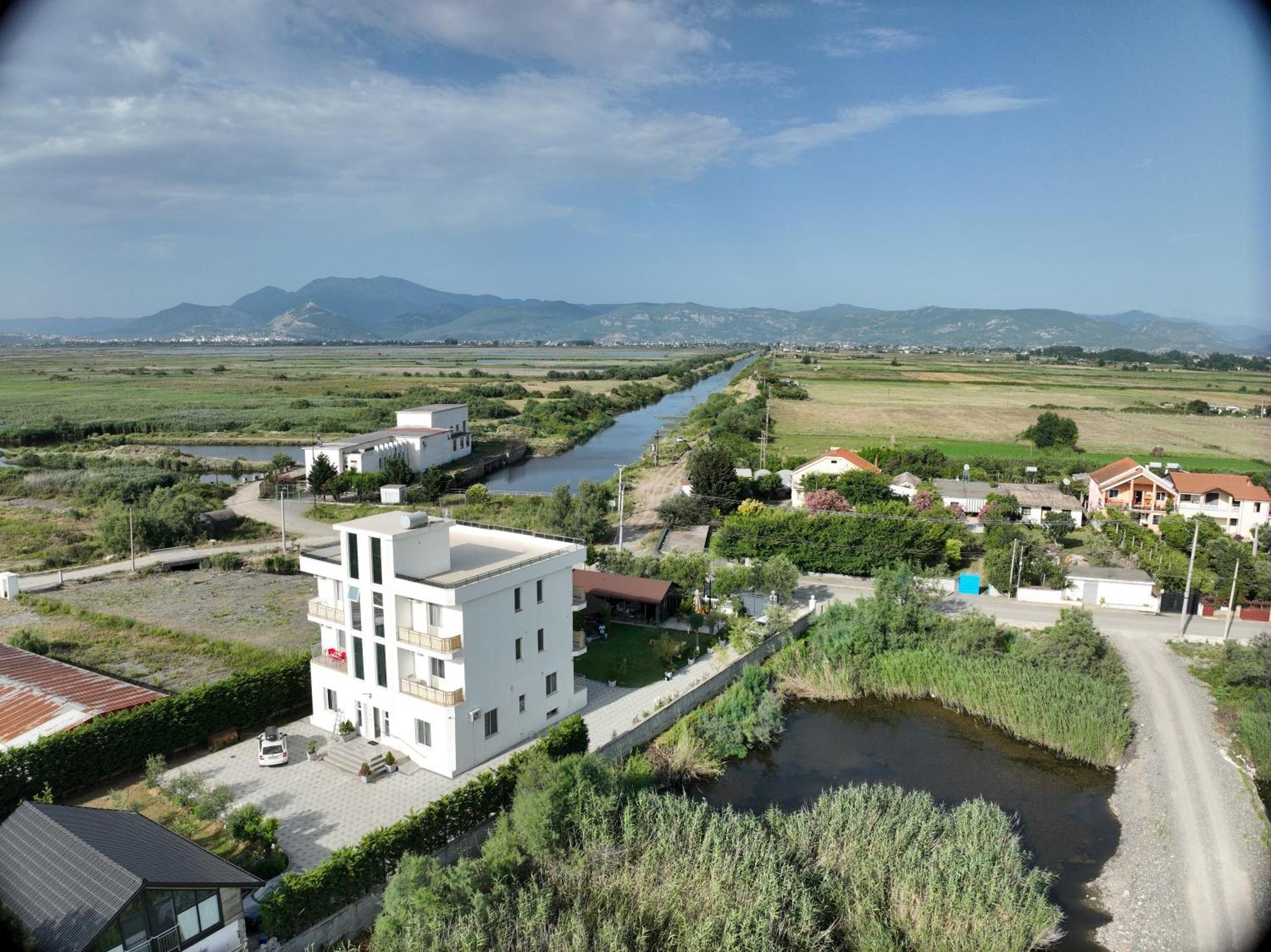 Kunevain Guest House Lezhë Екстериор снимка