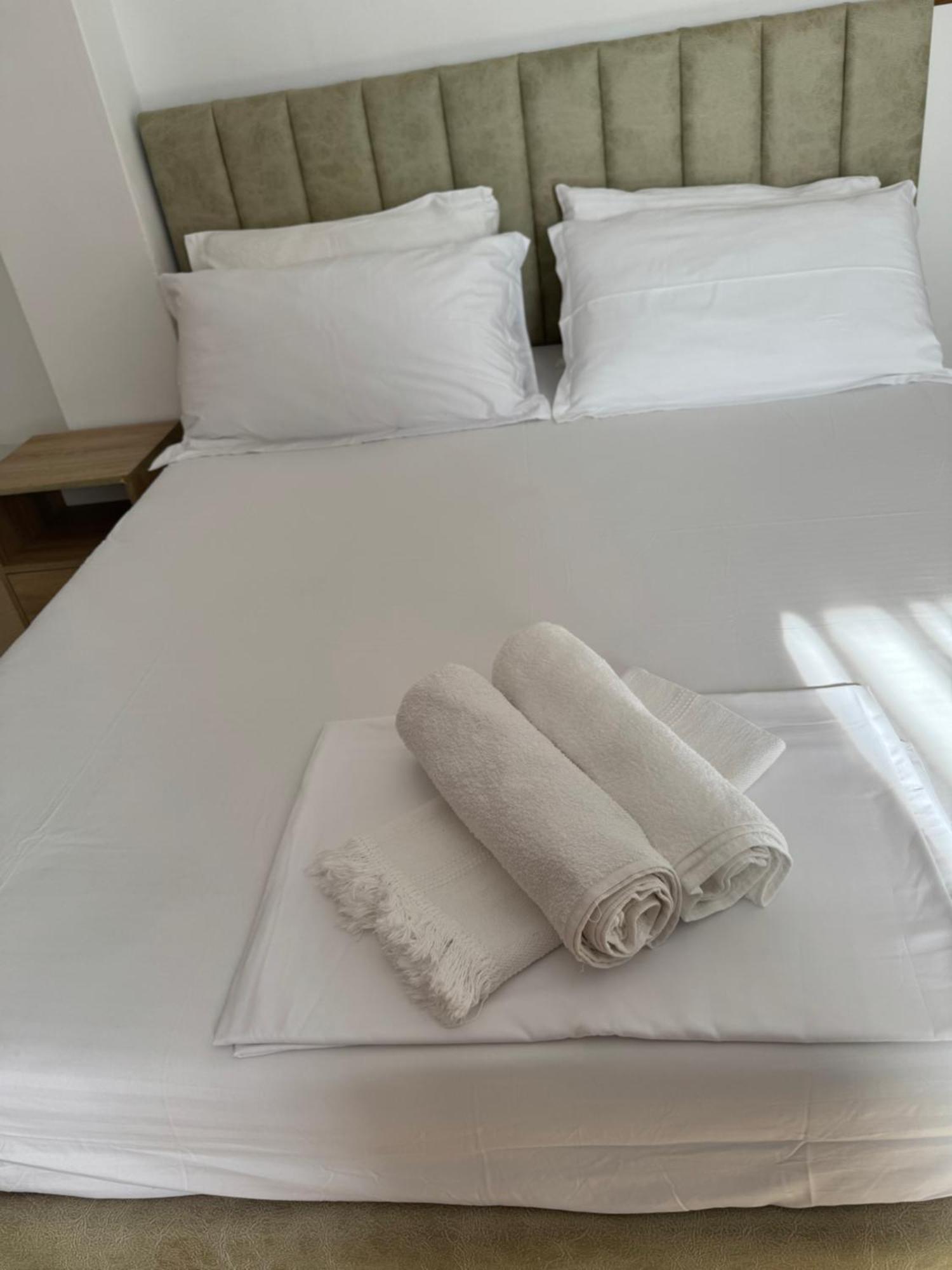 Kunevain Guest House Lezhë Екстериор снимка