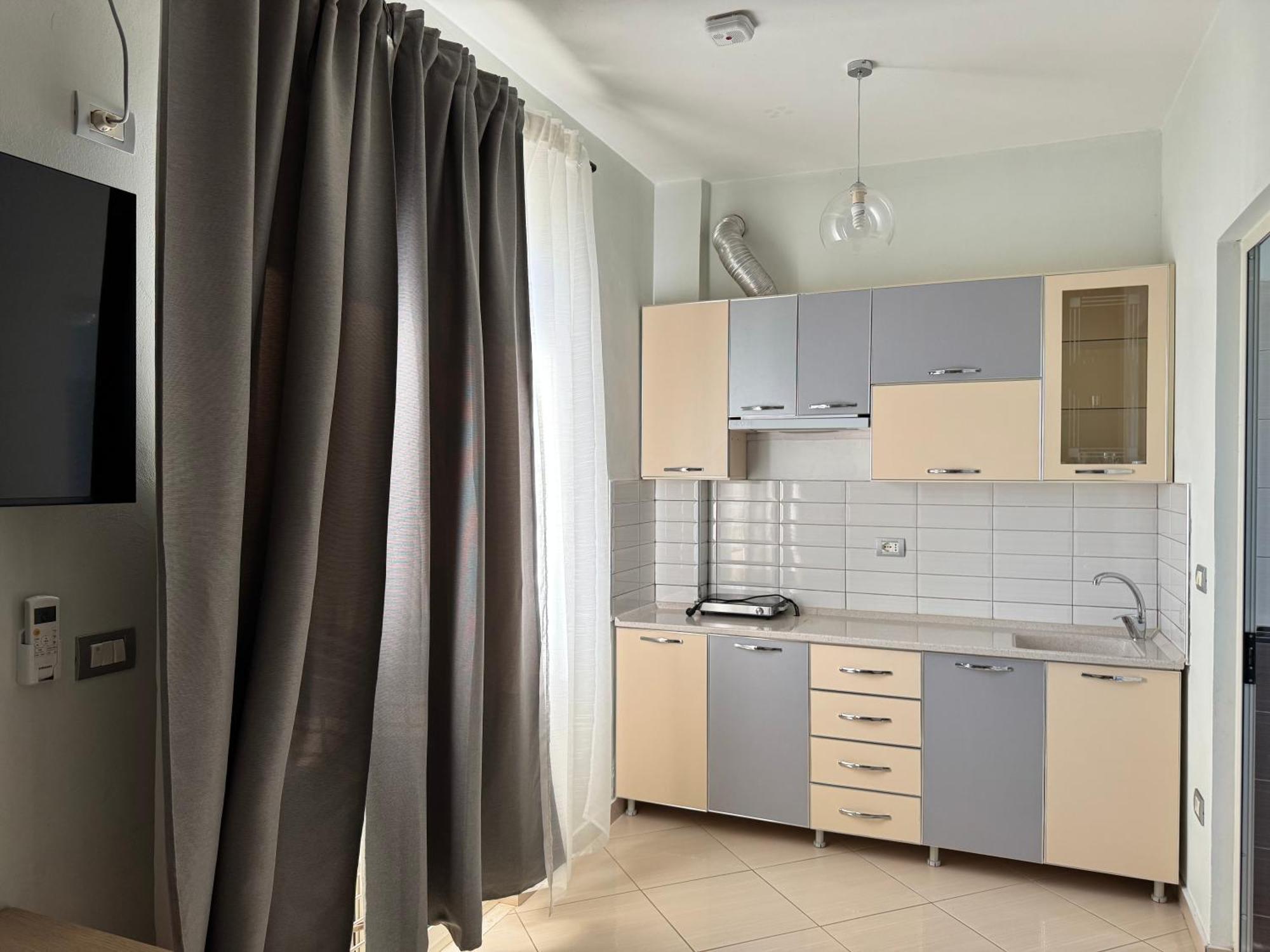 Kunevain Guest House Lezhë Екстериор снимка